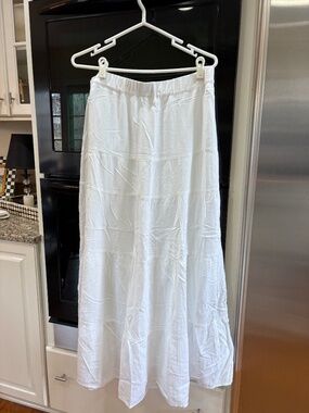 Beautiful white skirt layered tiers lined and new JJILL size large - gorgeous